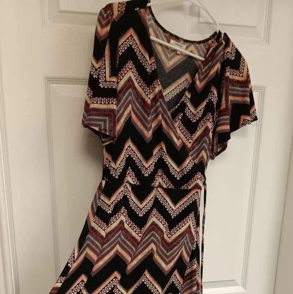 Maurices Dress, Size small, soft flower, Maxie dress multi color pre-owned - Picture 3 of 5